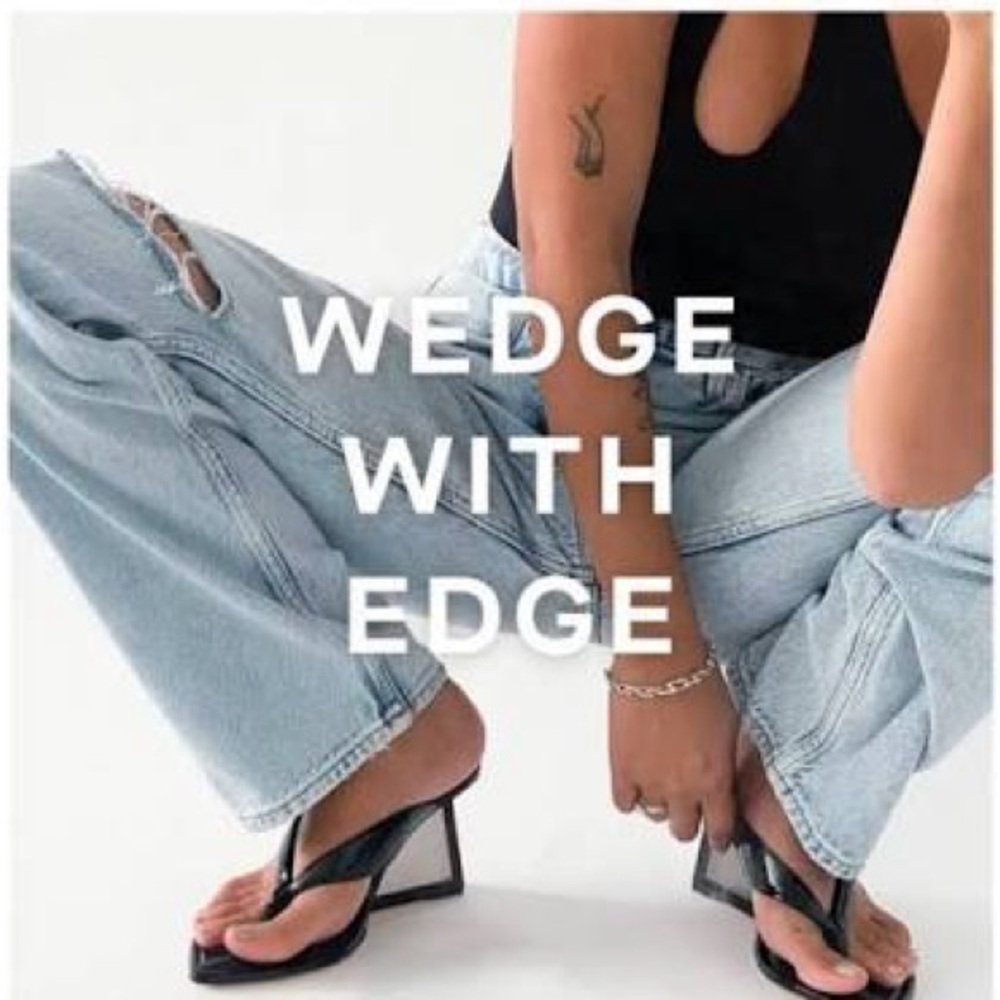 GOOD AMERICAN CINDER RELLA PATENT LEATHER THONG CLEAR WEDGE SANDALS NIB SZ 8 - Picture 2 of 14